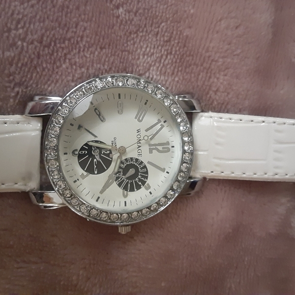 Fashion Watch - Picture 3 of 7